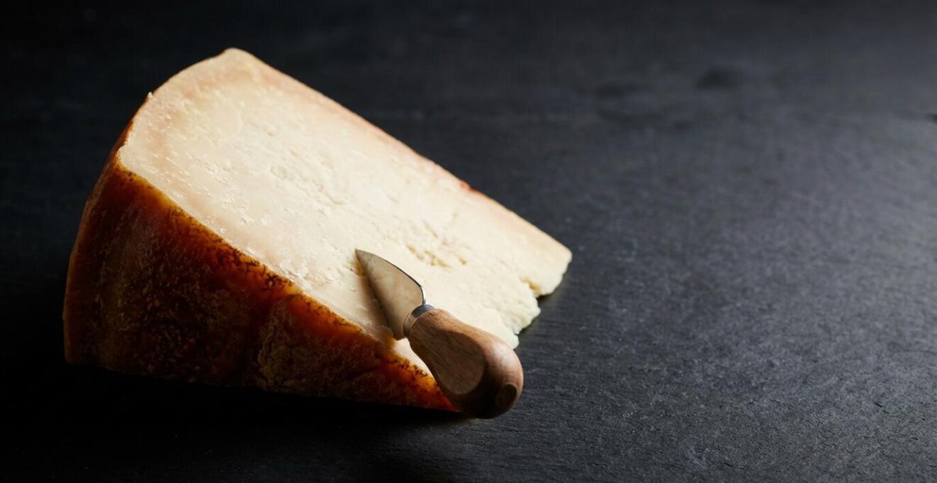 Gradient de saveur dans une meule de fromage montrant les zones du cœur à la croûte